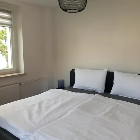 Apartment 1#netflix &wlan &kingsize Bett &kaffee Maschine & Zentral & 500m Innenhafen & 2 Min U Bahn *