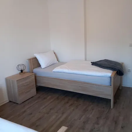 شقة 1#netflix &wlan &kingsize Bett &kaffee Maschine & Zentral & 500m Innenhafen & 2 Min U Bahn *