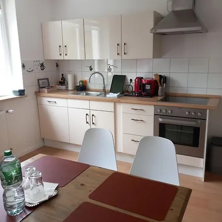 1#netflix &wlan &kingsize Bett &kaffee Maschine & Zentral & 500m Innenhafen & 2 Min U Bahn شقة *