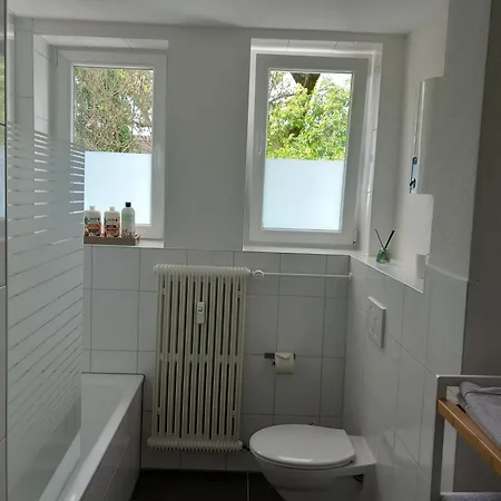 Apartment 1#netflix &wlan &kingsize Bett &kaffee Maschine & Zentral & 500m Innenhafen & 2 Min U Bahn Duisburg