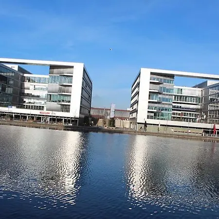 شقة 1#netflix &wlan &kingsize Bett &kaffee Maschine & Zentral & 500m Innenhafen & 2 Min U Bahn