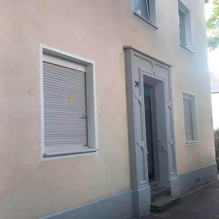 Lejlighed 1#netflix &wlan &kingsize Bett &kaffee Maschine & Zentral & 500m Innenhafen & 2 Min U Bahn Duisburg