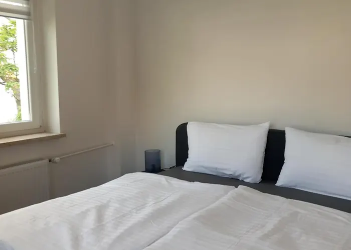 Διαμέρισμα 1#netflix &wlan &kingsize Bett &kaffee Maschine & Zentral & 500m Innenhafen & 2 Min U Bahn *