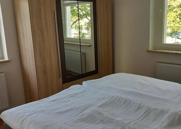 Lejlighed 1#netflix &wlan &kingsize Bett &kaffee Maschine & Zentral & 500m Innenhafen & 2 Min U Bahn Duisburg