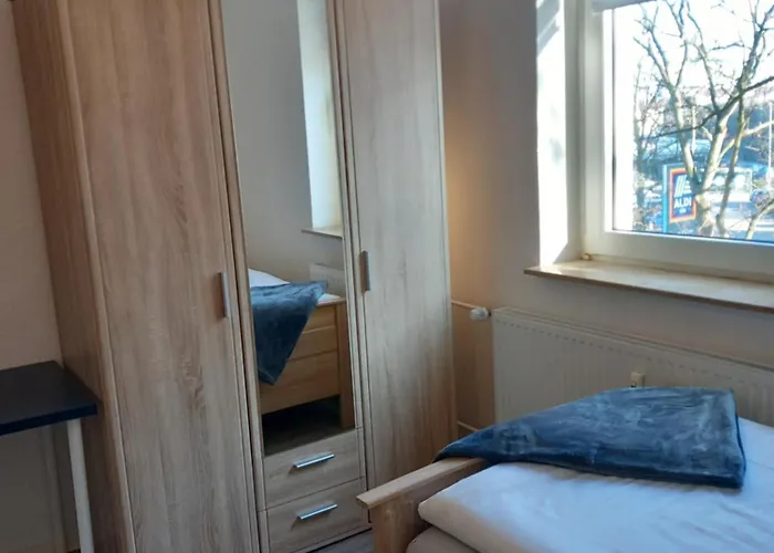 Lejlighed 1#netflix &wlan &kingsize Bett &kaffee Maschine & Zentral & 500m Innenhafen & 2 Min U Bahn Duisburg