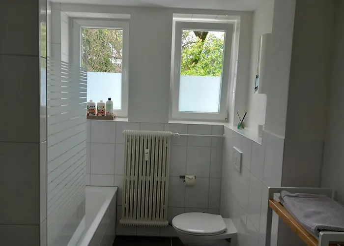 Lejlighed 1#netflix &wlan &kingsize Bett &kaffee Maschine & Zentral & 500m Innenhafen & 2 Min U Bahn Duisburg