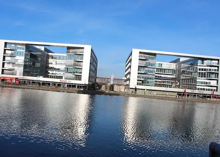 Lejlighed 1#netflix &wlan &kingsize Bett &kaffee Maschine & Zentral & 500m Innenhafen & 2 Min U Bahn